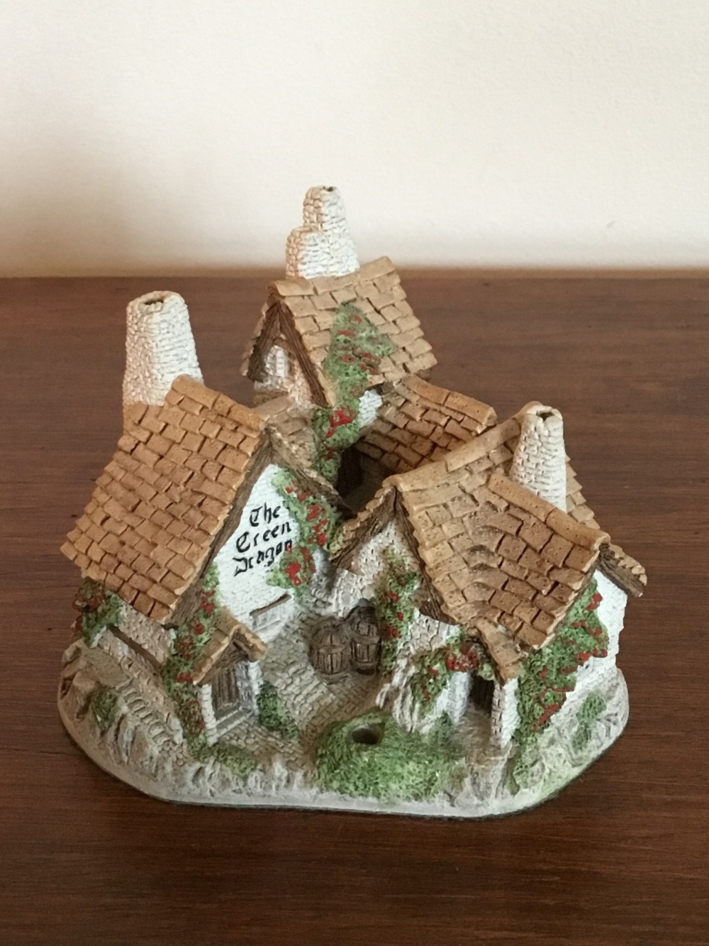 David Winter Cottages ‘The Green Dragon Pub’